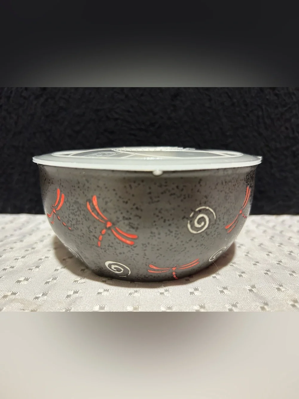Miyabi Japanese ceramic soup/noodle bowl, red dragonfly,clear plastic lid